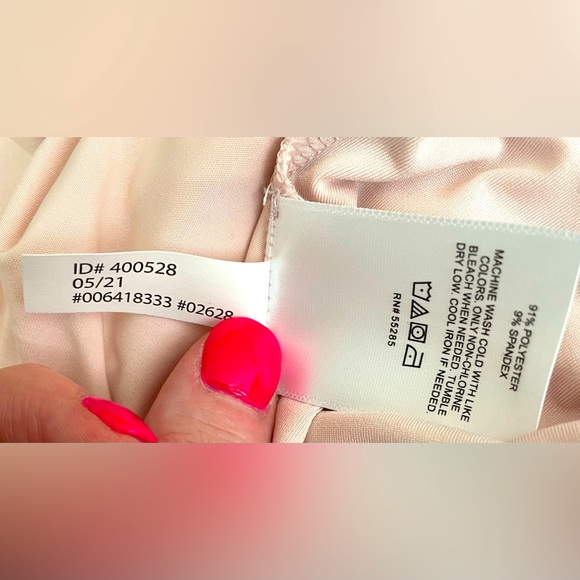 Body Contour Compression Silky V-Neck Thong Bodysuit in Peony - Size L - Picture 5 of 10